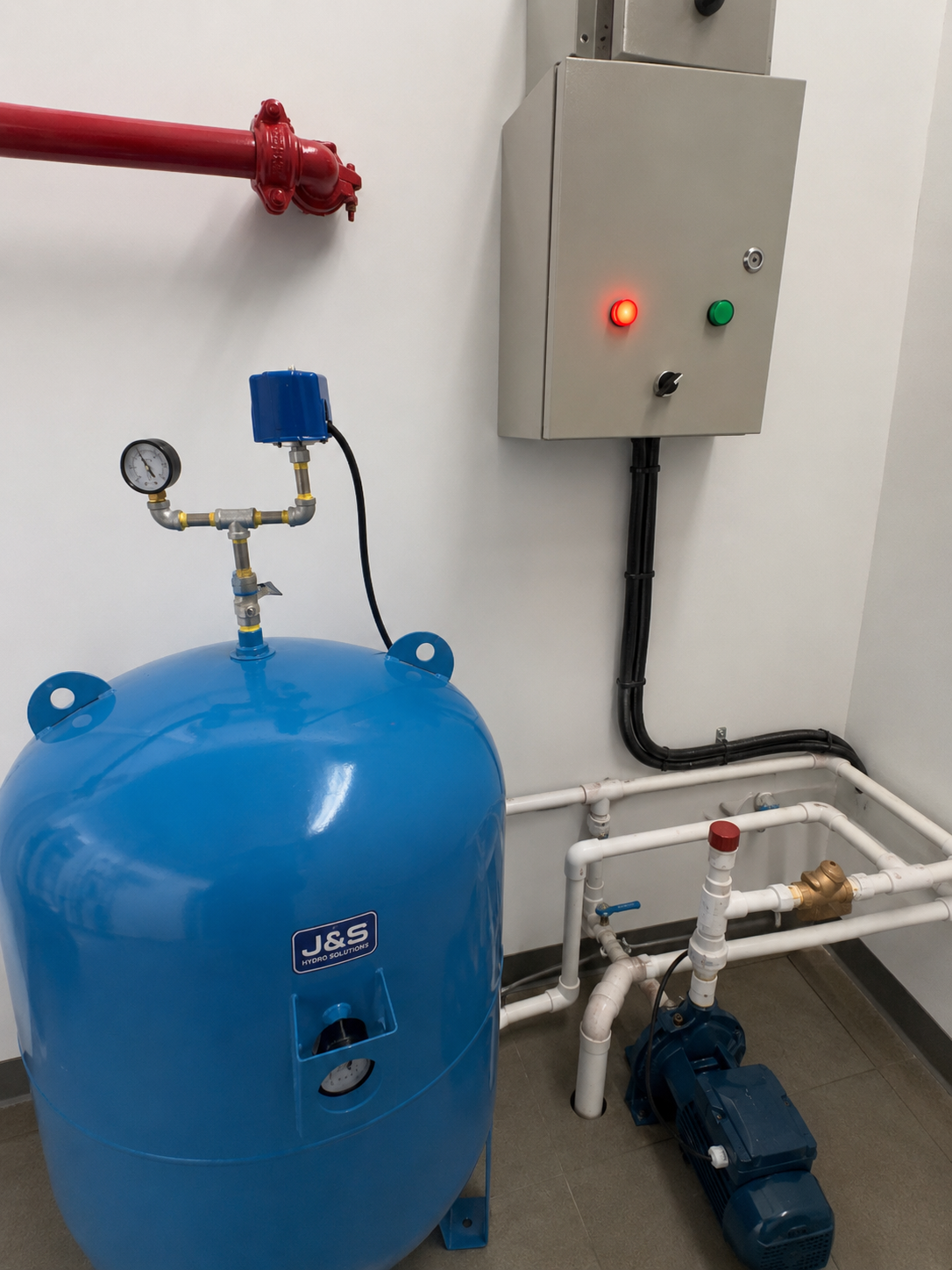 Ósmosis inversa doméstica instalada bajo fregadero