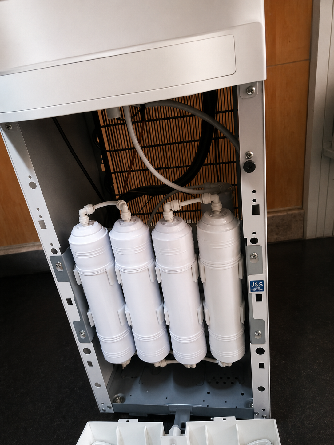 Sistema de luz ultravioleta y filtración instalado en cocina