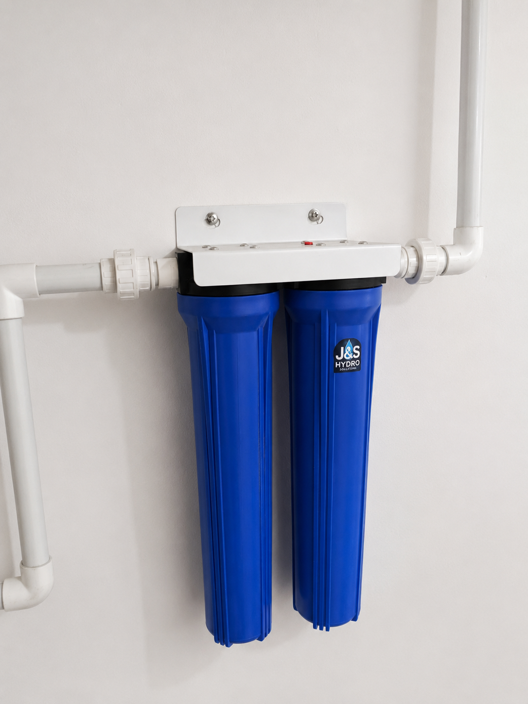 Sistema compacto de ósmosis inversa instalado bajo mesón