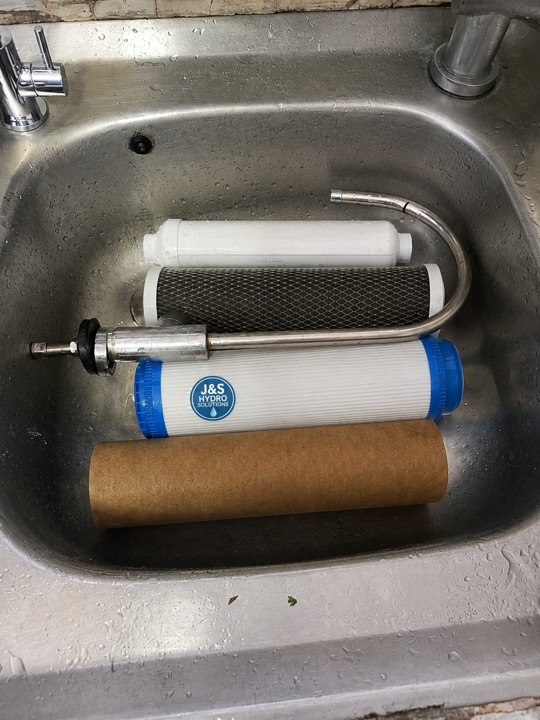 Sistema de filtración con tanques y lámpara ultravioleta